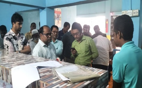 লাইসেন্স না থাকায় কুড়িগ্রামে দুই ডায়াগনস্টিক সিলগালা ও জরিমানা