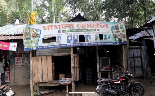 মানসিক ভারসাম্যহীনদের বিনামূল্যে খাবার খাওয়ায় কুড়িগ্রামের পাগলা হোটেল