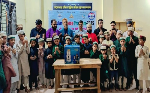 মাদ্রাসা শির্ক্ষাথীদের জন্য  এপেক্স ক্লাবের পক্ষ থেকে  পানির ফিল্টার উপহার
