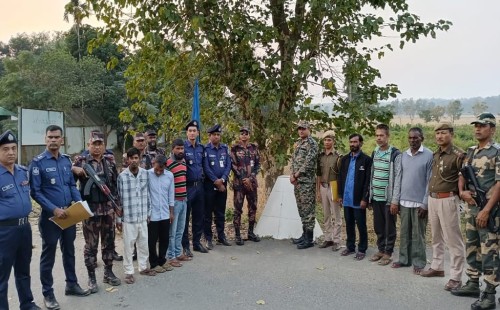 ভারতে ১৩ মাস কারাবাসের পর দেশে ফিরলেন কুড়িগ্রামের ৬ জেলে