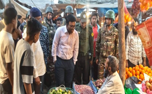 রমজানে বাজার নিয়ন্ত্রণে কেরানীহাটে ভ্রাম্যমাণ আদালতের অভিযান, ১০ প্রতিষ্ঠানকে জরিমানা