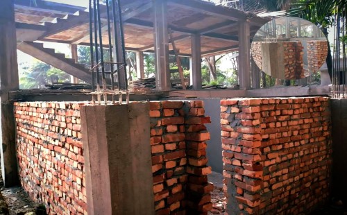 বাউফলে আদালতের আদেশ তোয়াক্কা না করে রাতের আঁধারে জমি দখল করে পাকা ভবন নির্মাণের অভিযোগ